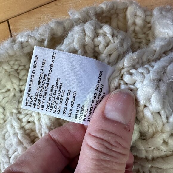 URBAN OUTFITTERS Open Weave V Neck Chunky Sweater Size XS - Picture 6 of 8